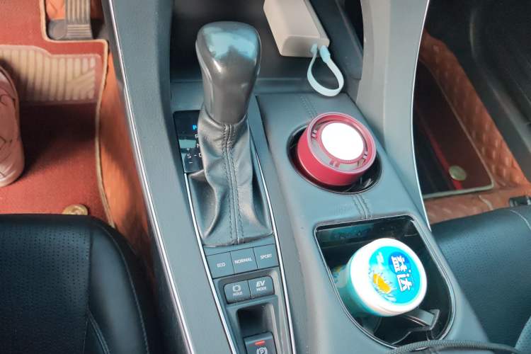 Used Toyota Avalon 2019 Dual-Engine 2.5L Luxury Edition China VI Standard Gear Lever