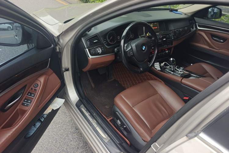 Used BMW 5 Series 2017 525Li Leading Model
