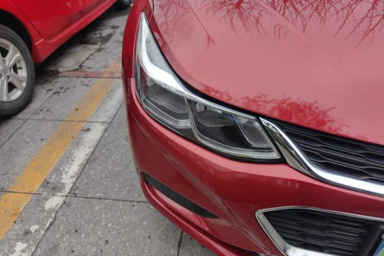 Used Chevrolet Cruze 2017 1.5L Automatic Pioneer Sunroof Edition Right Front Headlight