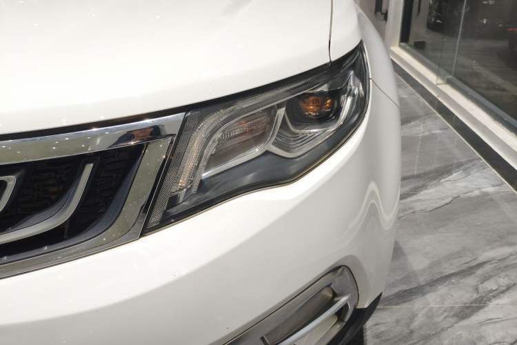 Used Geely Auto Emgrand X7 Sport 2016 1.8TD Automatic ZhiZun Version Left Front Headlight