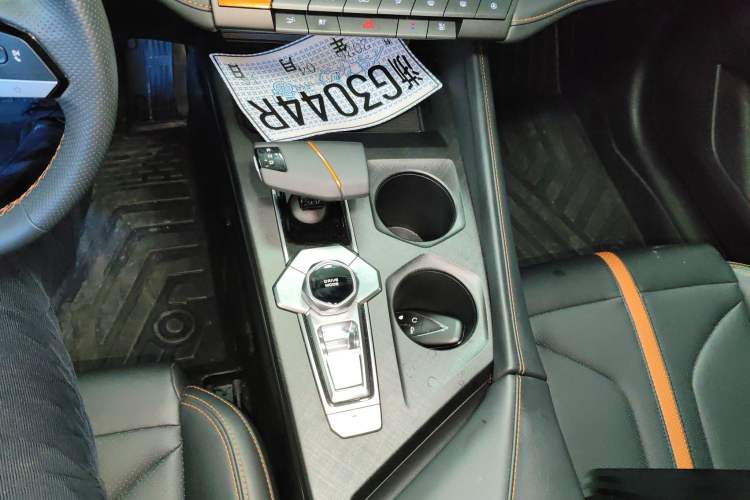 Used CHANGAN UNI-V 2024 1.5T Prestige Edition Gear Lever