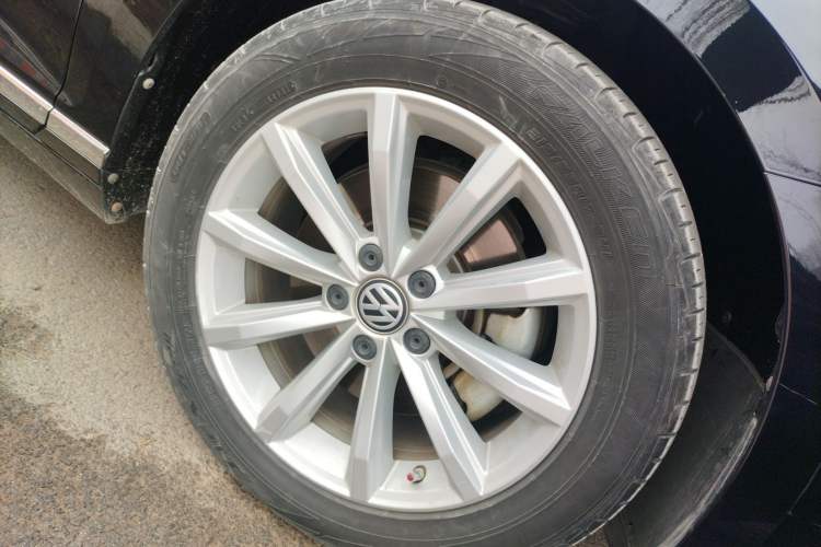 Used Volkswagen Magotan 2018 330TSI DSG Advanced Model Right Front Wheel Hub