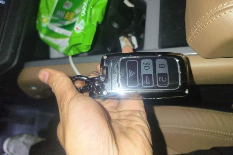 Used Land Rover Defender 2025 110 3.0T P400 – Dynamic HSE Vehicle Key