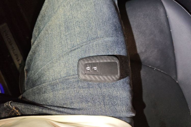 Used Toyota Highlander 2022 Dual-Engine 2.5L Two-Wheel Drive Prestige Edition 7-Seater Vehicle Key