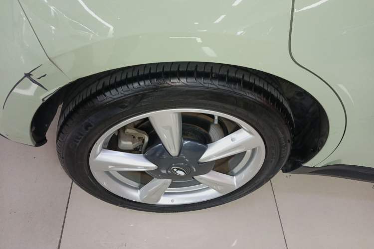 Used ORA Good Cat 2022 Morandi Edition 400km Standard Range Premium Version Lithium-Ion Battery Right Rear Wheel Hub