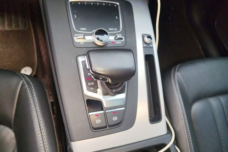 Used Audi Q5L 2020 Updated 40 TFSI Prestige Fashion Edition Gear Lever