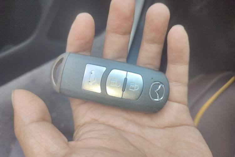 Used Mazda 3 Axela 2017 Sedan 1.5L Automatic Luxury Model Emission Standard China V Vehicle Key