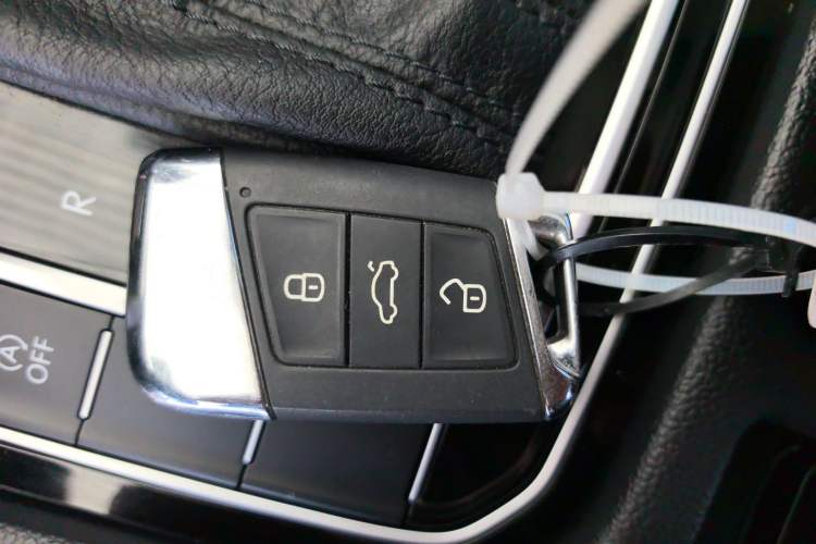 Used Volkswagen Magotan 2023 2 Million Units Limited Edition 330TSI DSG Leading Version
