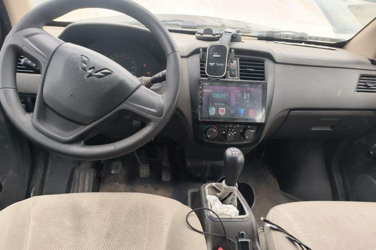 Used Wuling Rongguang 2015 1.2L S Base Model CNG Center Console