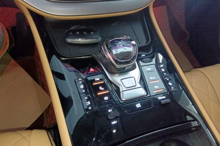 Used Denza D9 2024 DM-i 980 Four-Wheel Drive Prestige Model