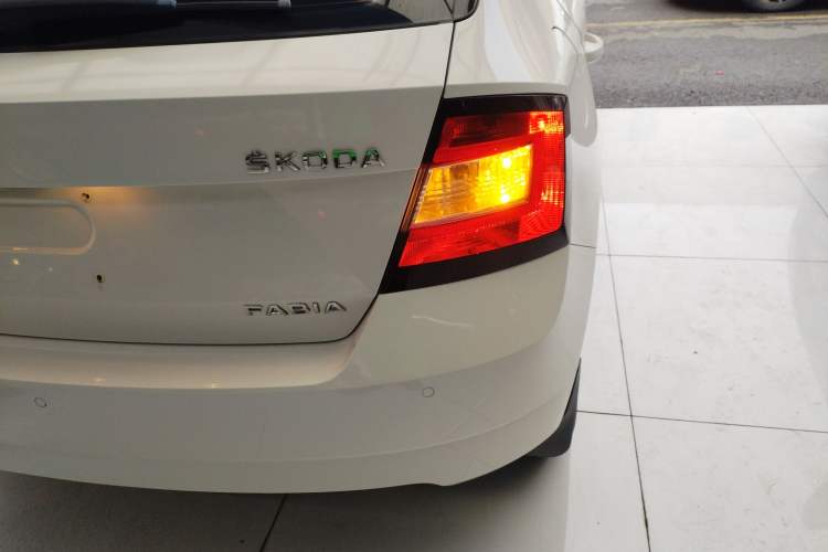 Used Skoda Fabia 2016 1.4L Automatic Car Enjoy Edition