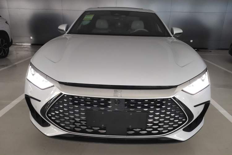 Used BYD Han 2024 DM-i Glory Edition 200KM Flagship Model Front