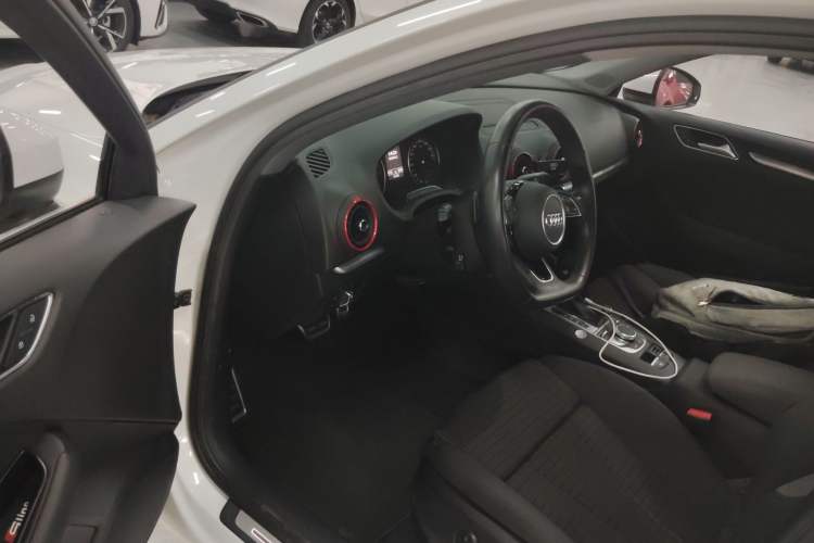 Used Audi A3 2020 Limousine 35 TFSI Sporty Version China VI Driver Seat