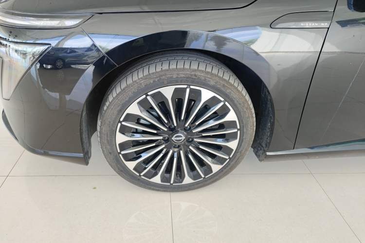 Used Nissan N7 2025 510 Pro Exterior 4