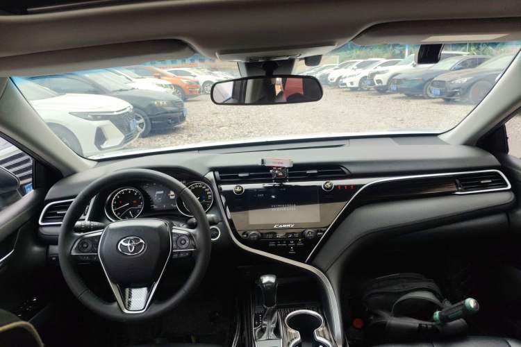 Used Toyota Camry 2019 Revised Version 2.0G Luxury Edition Center Console