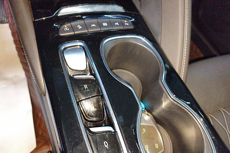 Used Buick Envision 2022 Encore Plus Avenir Avenir 5-Seater Edition Gear Lever