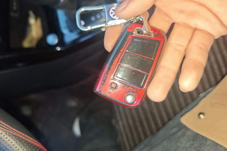 Used Volkswagen T-ROC 2022 280TSI DSG Two-Wheel Drive Comfort PLUS Vehicle Key