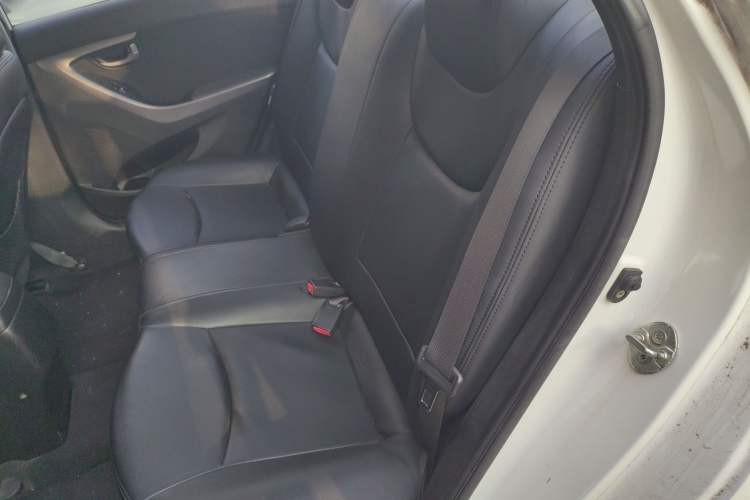 Used Hyundai Elantra (5th Generation / Langdong) 2015 1.6L Automatic Fashion Model