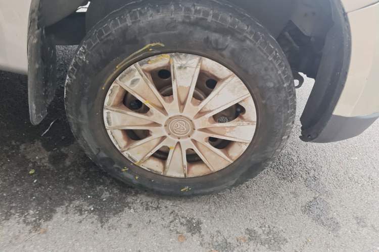 Used CHANGAN KAICHENG Shenqi F30 2016 1.5L Comfort Plus Long Wheelbase DAM15L Right Front Wheel Hub