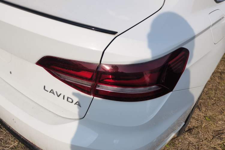 Used Volkswagen Lavida 2024 300TSI DSG Starry Sky Leading Edition Right Rear Taillight