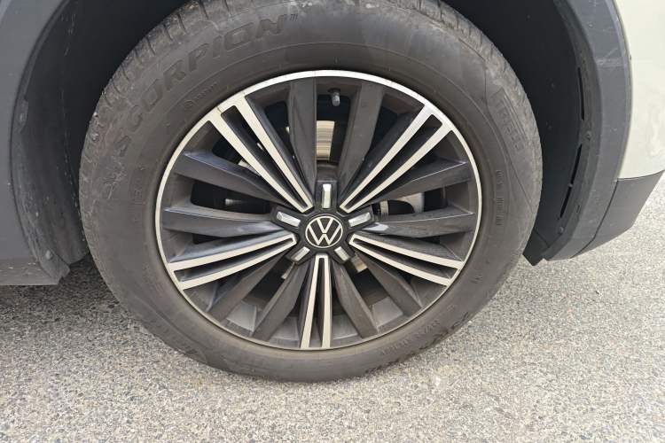 Used Volkswagen Tiguan L 2021 330TSI Automatic Two-Wheel Drive Smart Edition