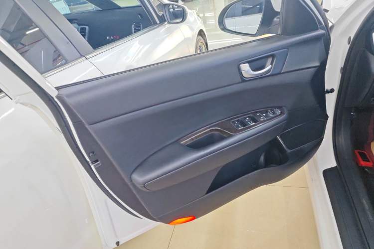 Used Kia K5 2017 2.0L Automatic 15th Anniversary Special Edition LUX