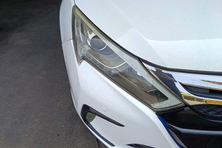 Used BYD Qin New Energy 2014 1.5T Flagship Model Right Front Headlight