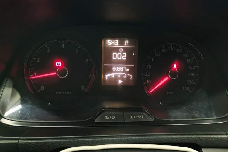 Used Volkswagen Lavida 2015 1.6L Automatic Fashion Edition Odometer Close Up