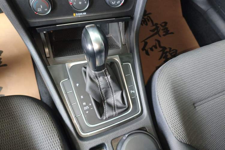 Used Volkswagen Golf 2017 1.6L Automatic Comfort Million-Vehicle Anniversary Edition