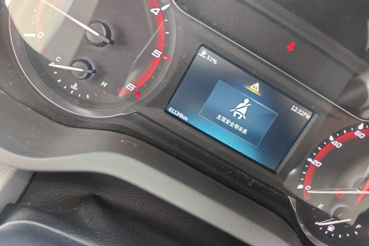 Used SAIC MAXUS Xintu V90 2024 Zhiyun 2.0T Manual Rear-Drive Extended-Wheelbase High-Roof Model with Dual Rear Tires and 3 Seats