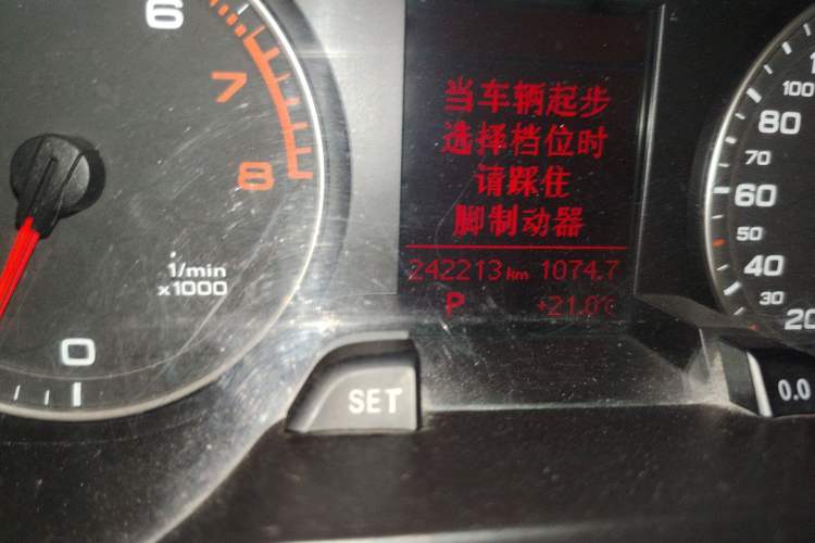 Used Audi A4L 2010 2.0 TFSI Standard Edition Odometer Close Up