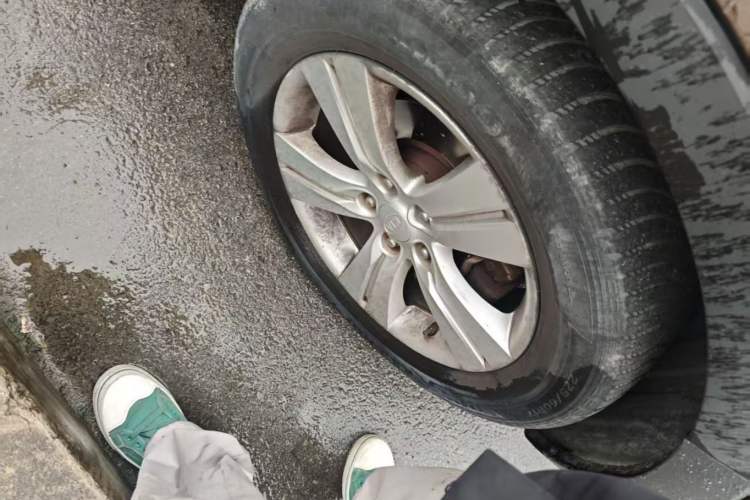 Used Kia Sportage R 2012 2.0L Automatic Two-Wheel Drive GLS Right Front Wheel Hub