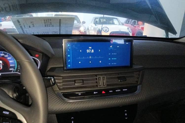 Used Dongfeng Aeolus Yixuan 2021 230T Automatic Chasing Shadow Edition Audio And AC Panel