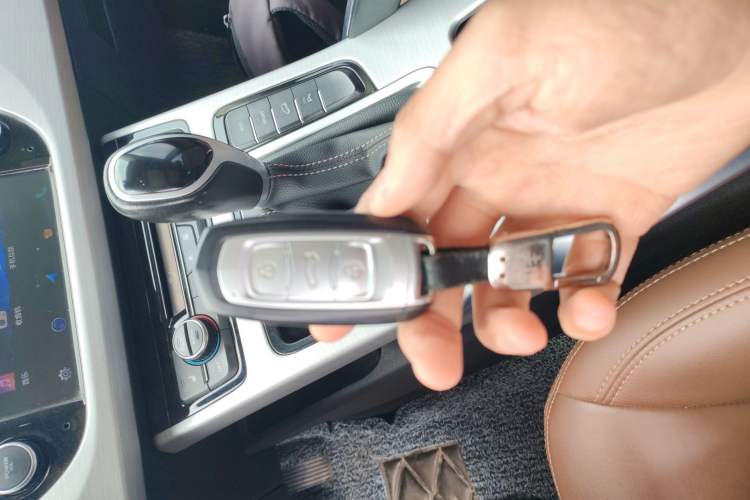 Used Geely Auto Emgrand X7 Sport 2016 1.8TD Automatic ZhiZun Version
