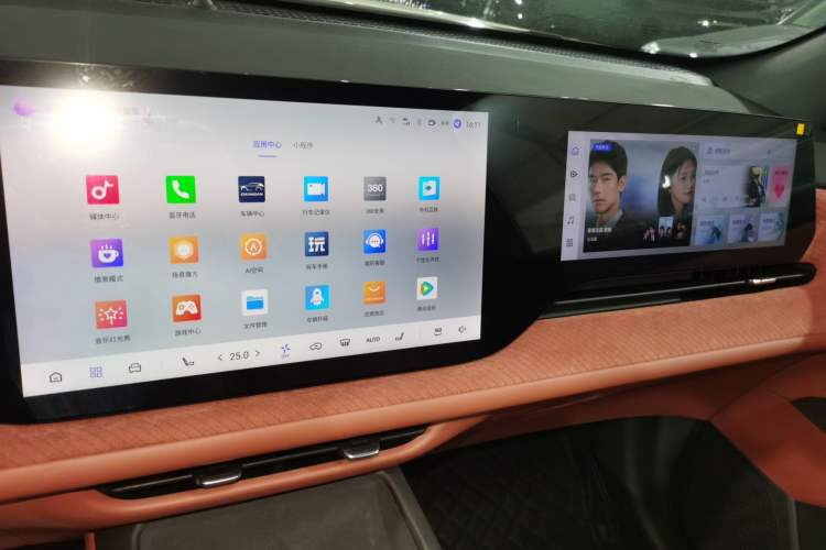 Used CHANGAN CS75 PLUS 2025 4th Generation 1.5T New Blue Whale Smart Luxury Edition Audio And AC Panel