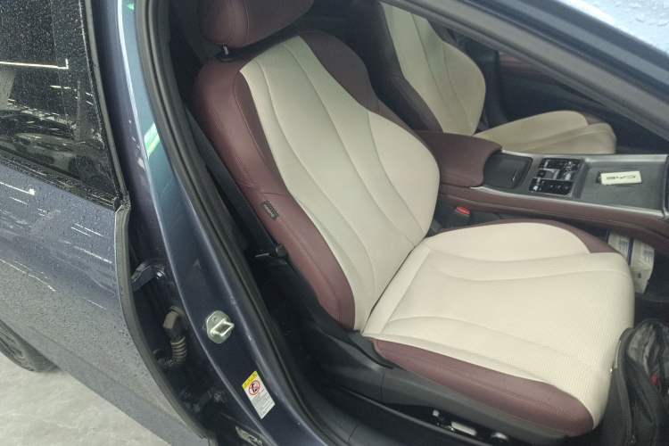 Used BYD Seal 2023 DM-i 1.5L 121km Prestige Model Right Front Seat