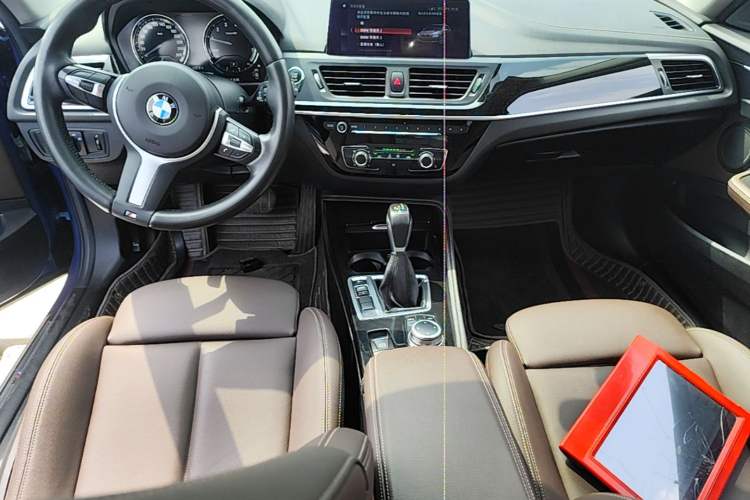 Used BMW 1 Series 2019 118i M Sport Package Center Console