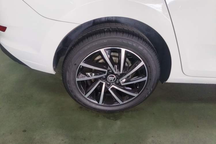 Used Skoda Rapid Spaceback 2020 1.5L Automatic Comfort Edition Right Rear Wheel Hub