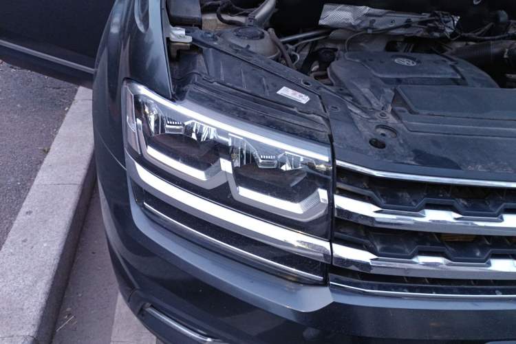 Used Volkswagen Teramont 2020 Revised Version 330TSI Two-Wheel Drive Luxury Edition Right Front Headlight