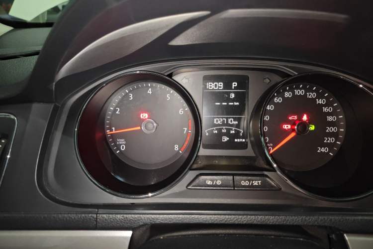 Used Volkswagen Lavida 2015 1.6L Automatic Comfort Edition Instrument Cluster