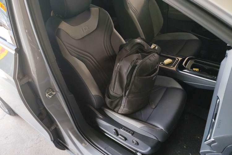 Used Volkswagen ID.4 CROZZ 2022 Long-Range PRO Edition Right Front Seat