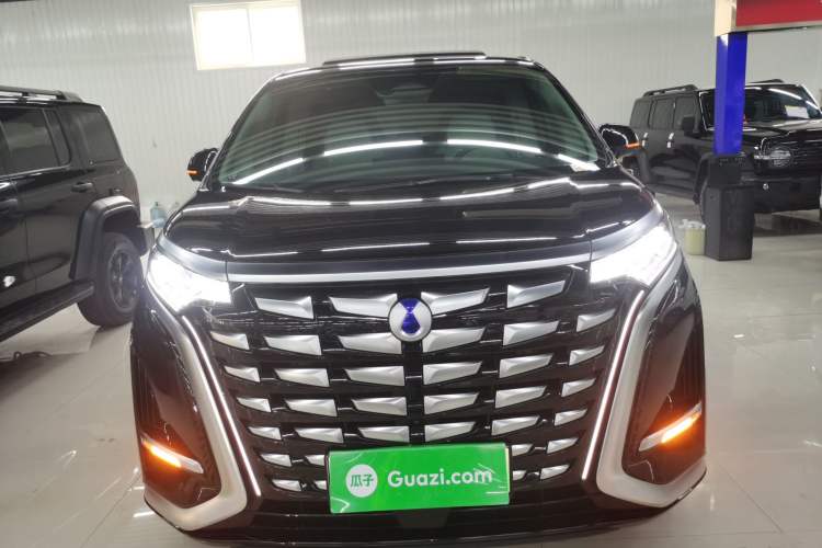 Used Denza D9 2024 DM-i 1050 Luxury Model
