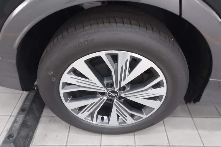 Used Audi Q5 e-tron 2023 40 e-tron Shining Edition Brocade Suit