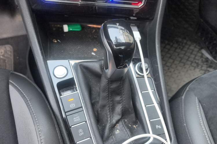 Used Volkswagen Sagitar 2021 280TSI DSG Excellence Edition Gear Lever