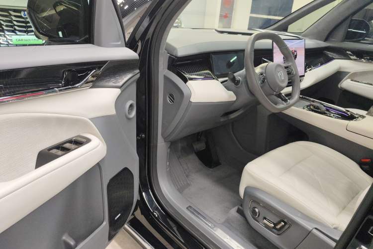 Used Zeekr 009 2024 7-Seater Walk-Through Version Four-Wheel Drive 108 kWh Driver Seat