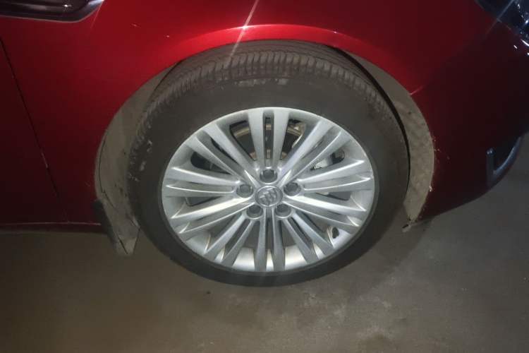 Used Buick Regal 2014 2.4L SIDI Luxury Fashion Edition Right Front Wheel Hub