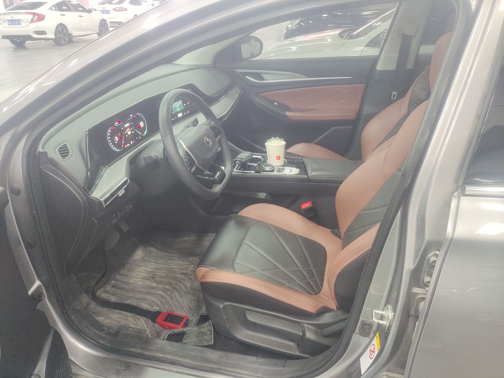 Переднее сиденье в автомобиле