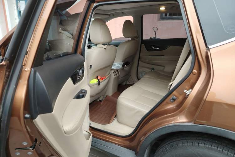 Used Nissan X-Trail 2016 2.5L CVT Sport Edition 4WD Left Rear Seat