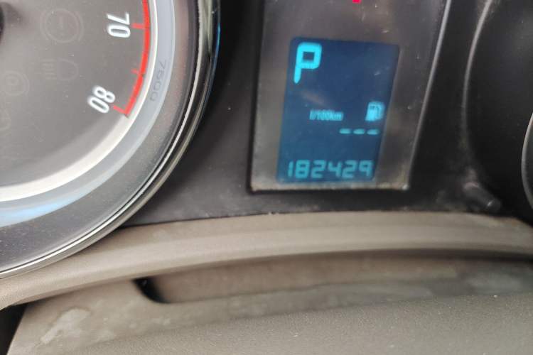 Used Buick GT 2012 GT 1.6L Automatic Fashion Edition Odometer Close Up