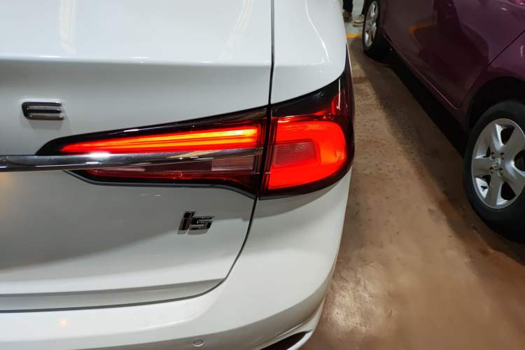 Used Roewe i5 2020 1.5L Automatic 4G Connect Luxury Flagship Edition